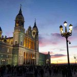 Zie de Almudena kathedraal